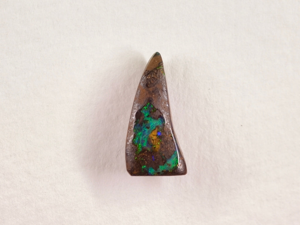 Opale boulder d’Australie — forme libre — 2,7 ct