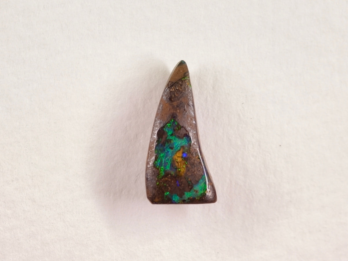 Opale boulder d’Australie — forme libre — 2,7 ct