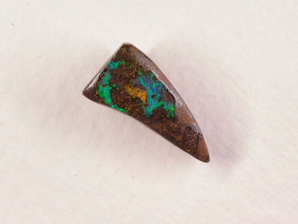 Opale boulder d’Australie — forme libre — 2,7 ct