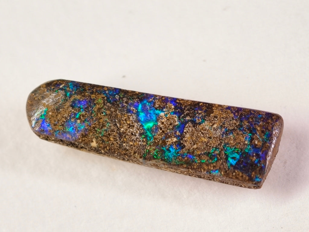 Opale boulder d’Australie — forme libre — 8,5 ct