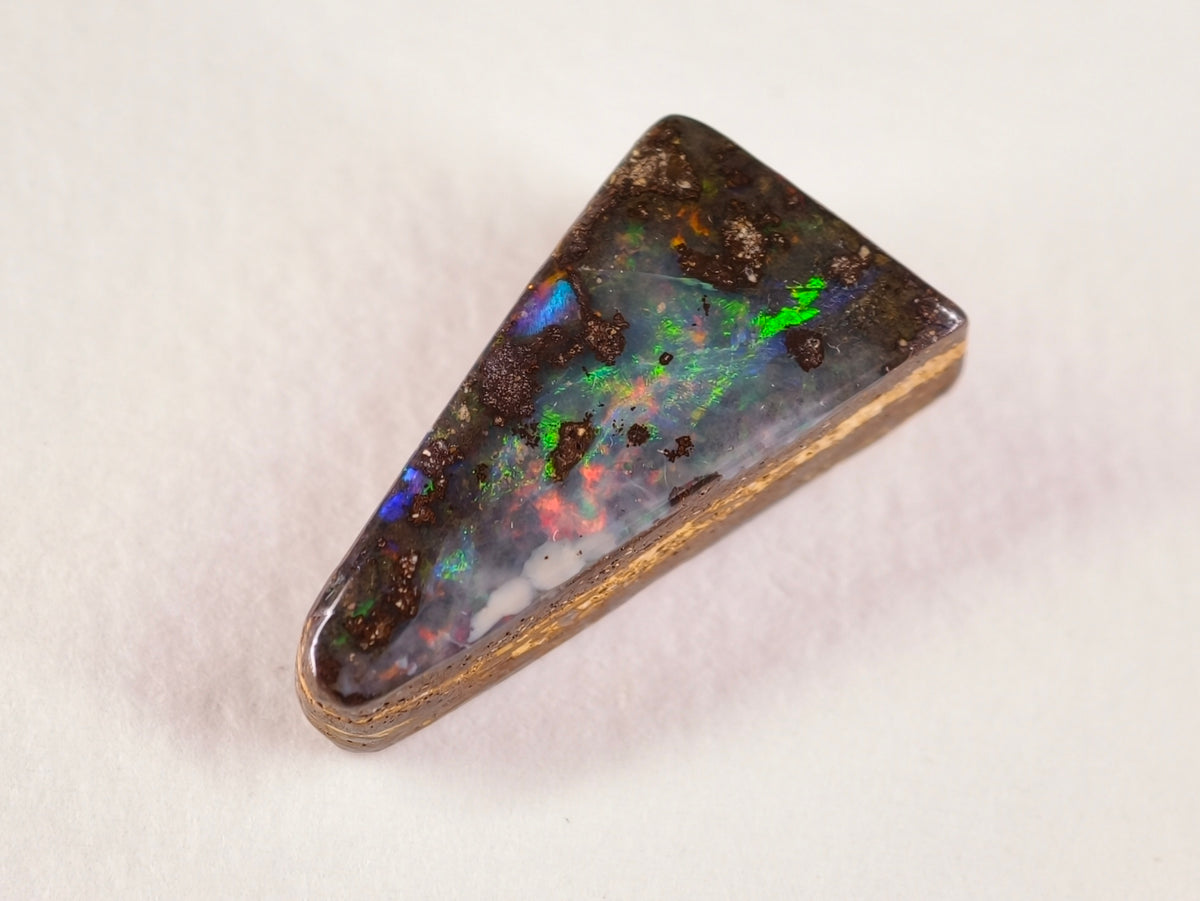 Opale boulder d’Australie — forme libre — 11,7 ct