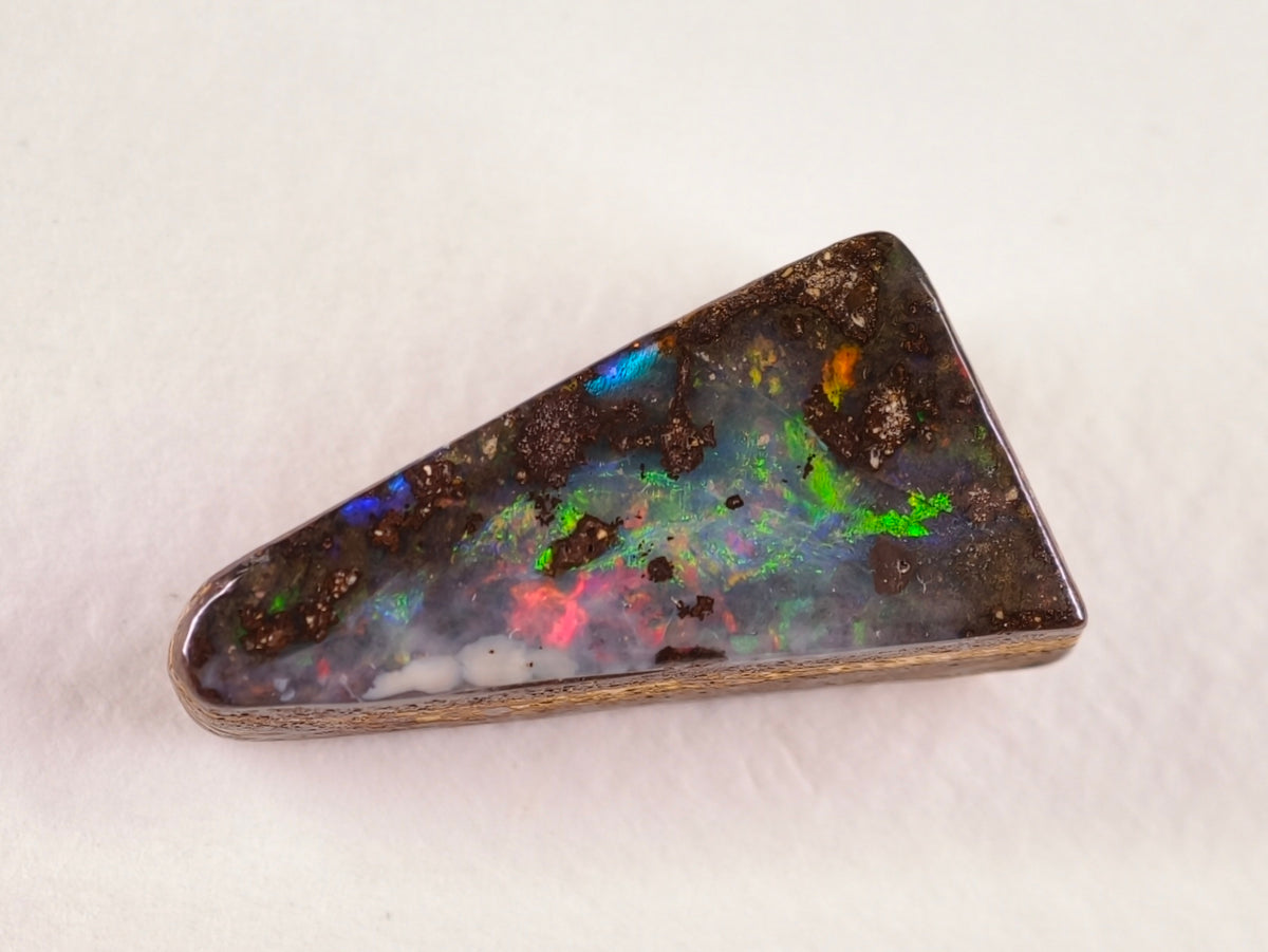 Opale boulder d’Australie — forme libre — 11,7 ct