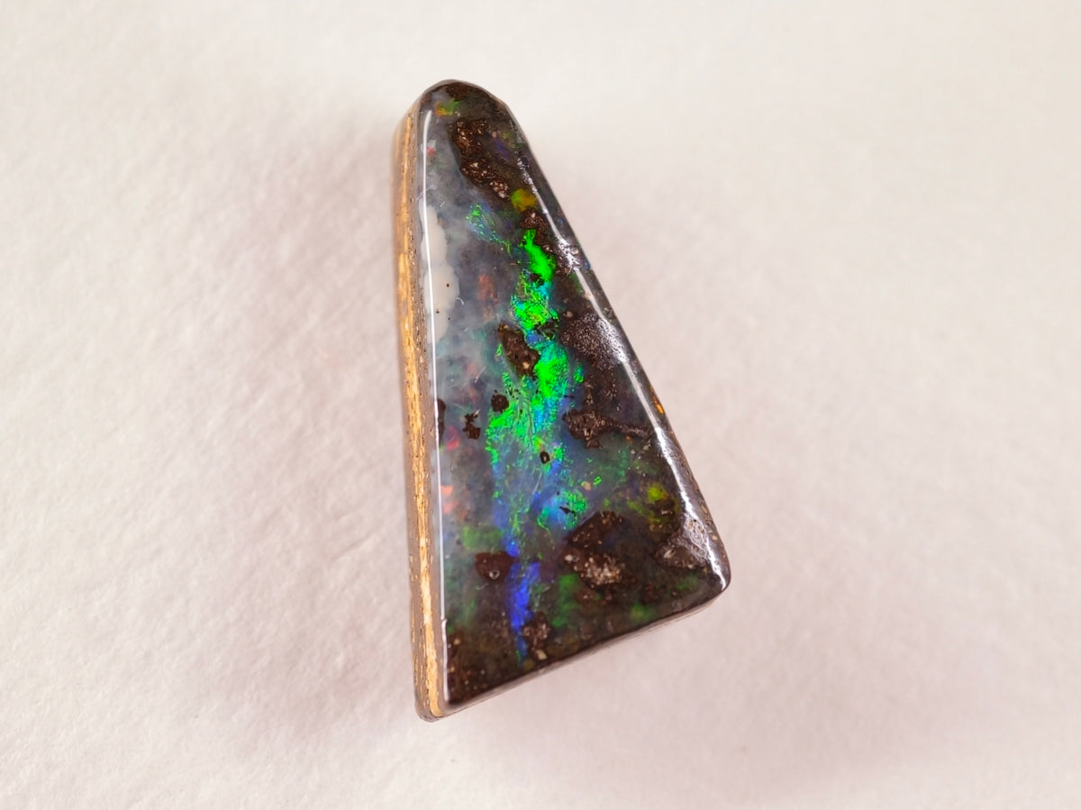 Opale boulder d’Australie — forme libre — 11,7 ct
