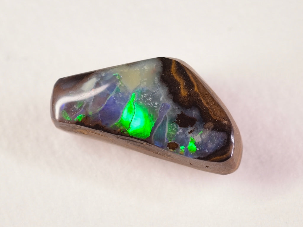 Opale boulder d’Australie — forme libre — 18,2 ct