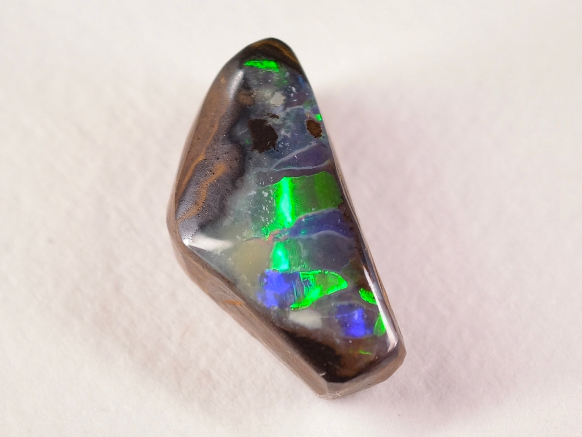 Opale boulder d’Australie — forme libre — 18,2 ct
