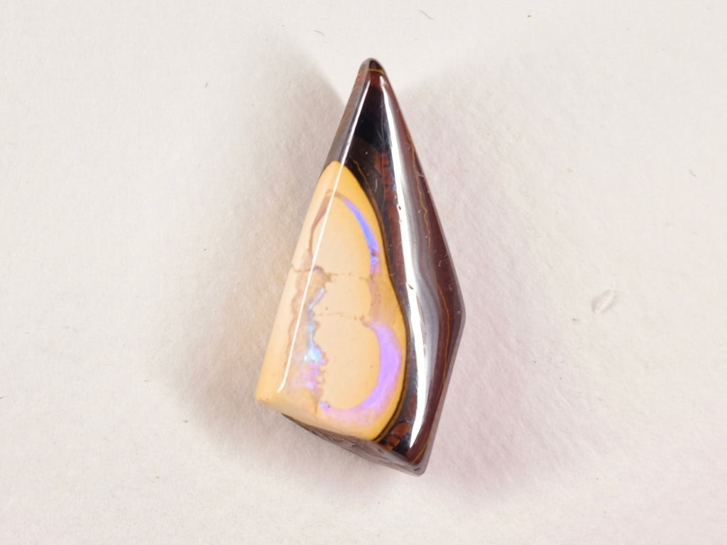 Opale boulder d’Australie — forme libre — 12,5 ct