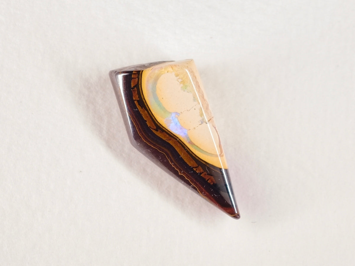 Opale boulder d’Australie — forme libre — 12,5 ct