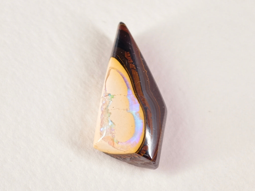 Opale boulder d’Australie — forme libre — 12,5 ct