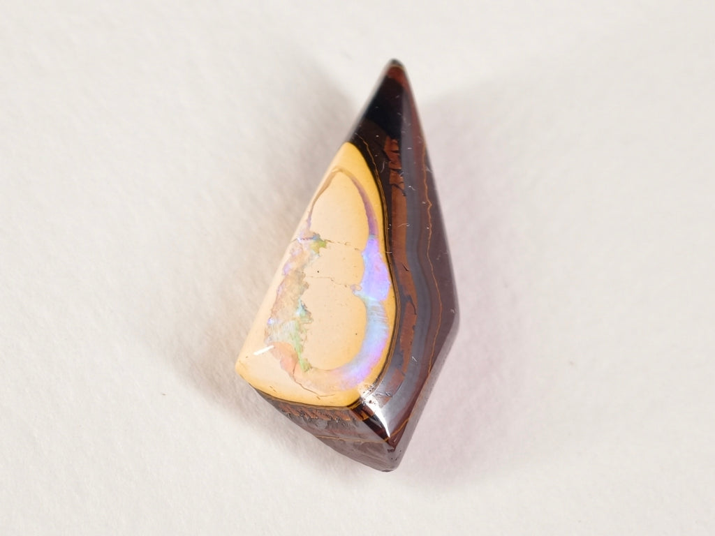 Opale boulder d’Australie — forme libre — 12,5 ct
