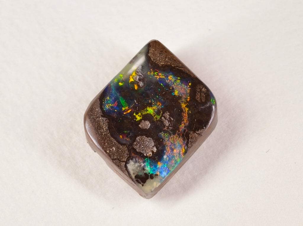 Opale boulder d’Australie — forme libre — 20,7 ct