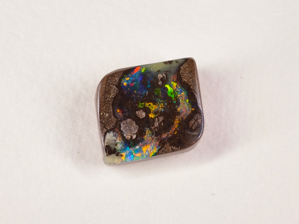 Opale boulder d’Australie — forme libre — 20,7 ct