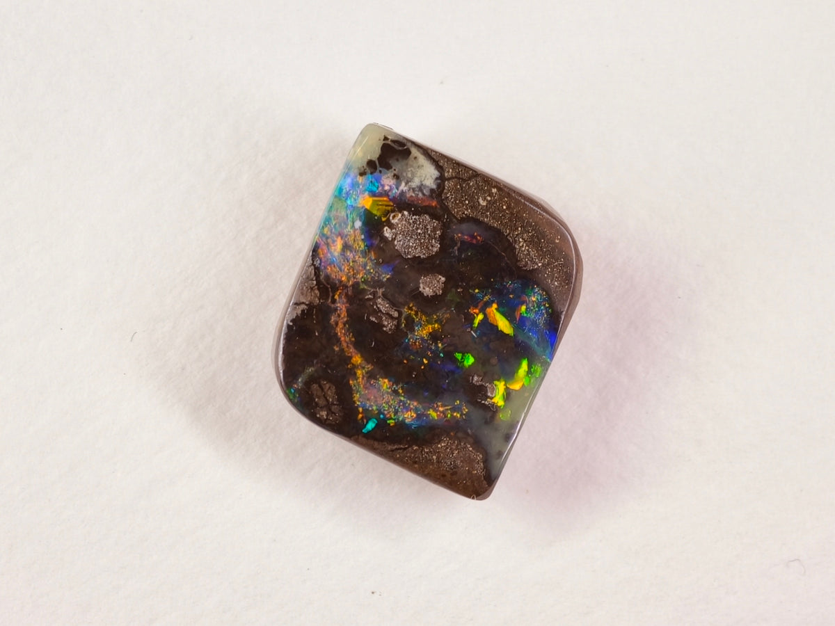 Opale boulder d’Australie — forme libre — 20,7 ct