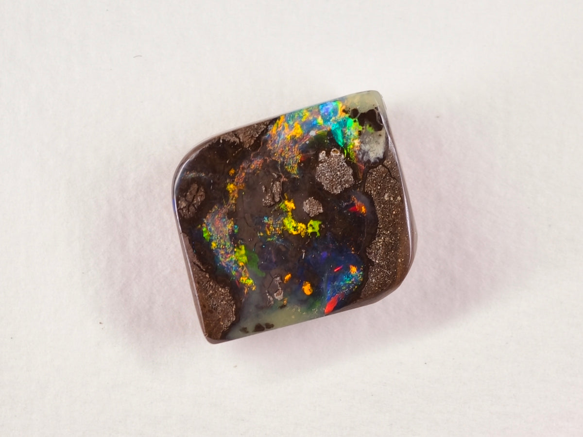 Opale boulder d’Australie — forme libre — 20,7 ct