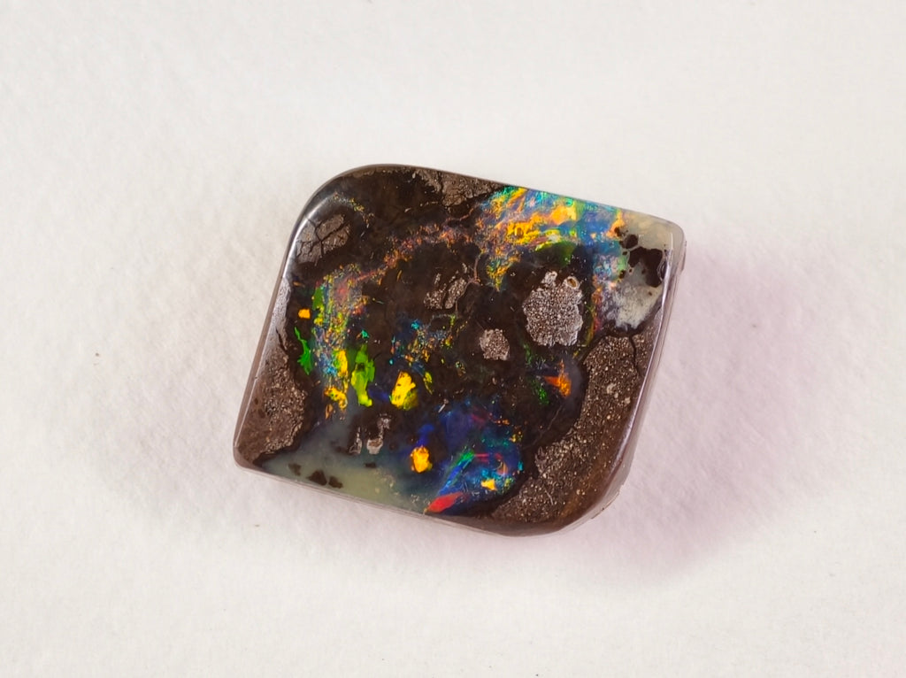 Opale boulder d’Australie — forme libre — 20,7 ct
