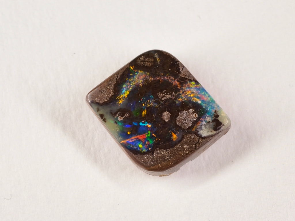 Opale boulder d’Australie — forme libre — 20,7 ct