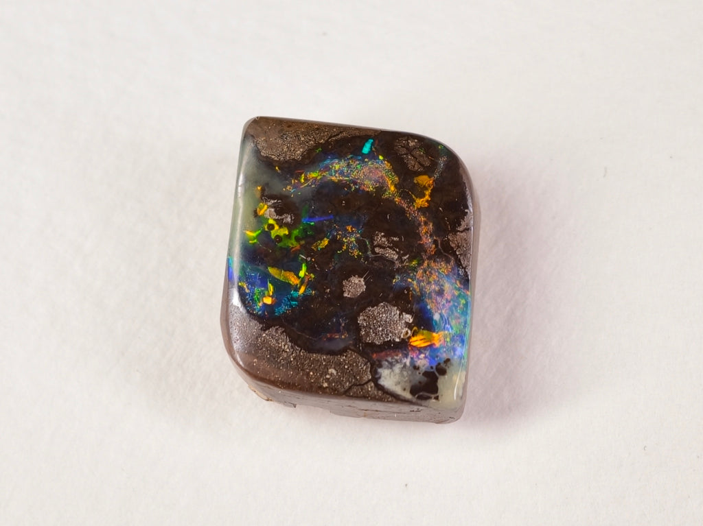 Opale boulder d’Australie — forme libre — 20,7 ct