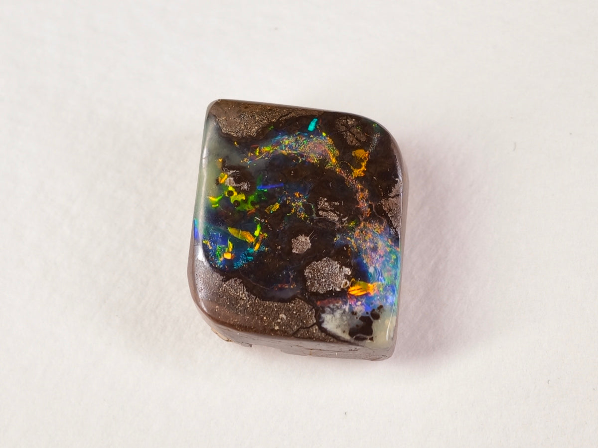 Opale boulder d’Australie — forme libre — 20,7 ct