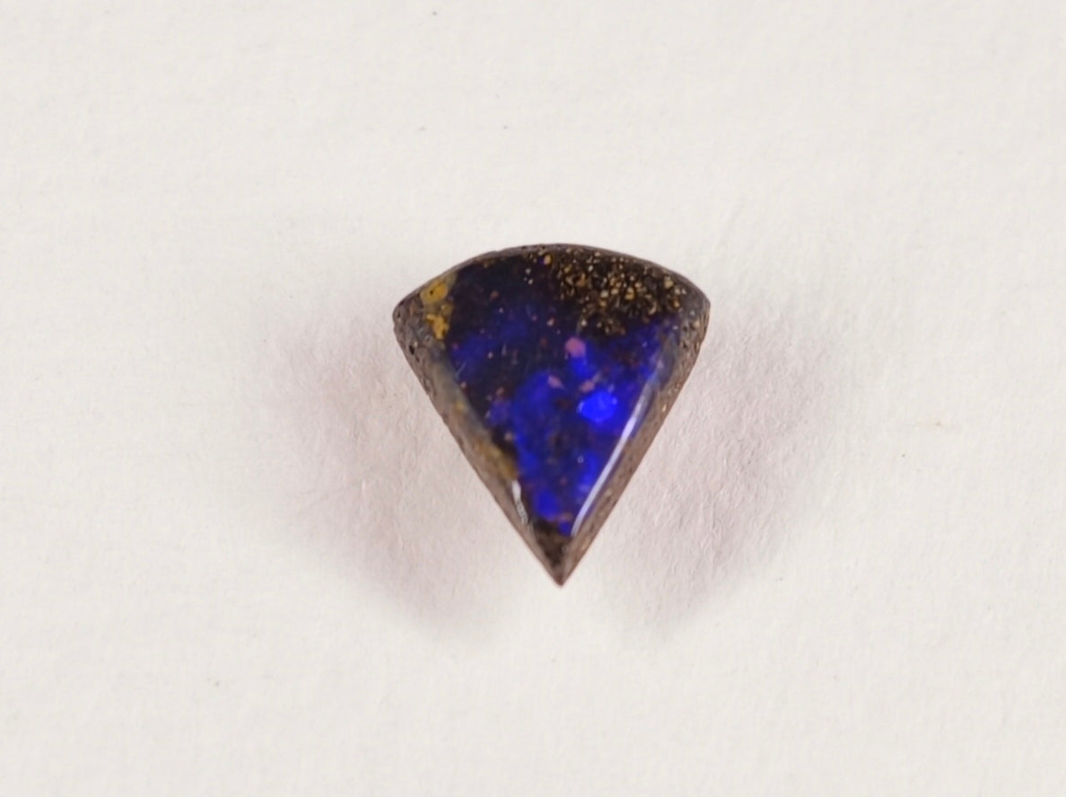 Opale boulder d’Australie — forme libre — 1,1 ct