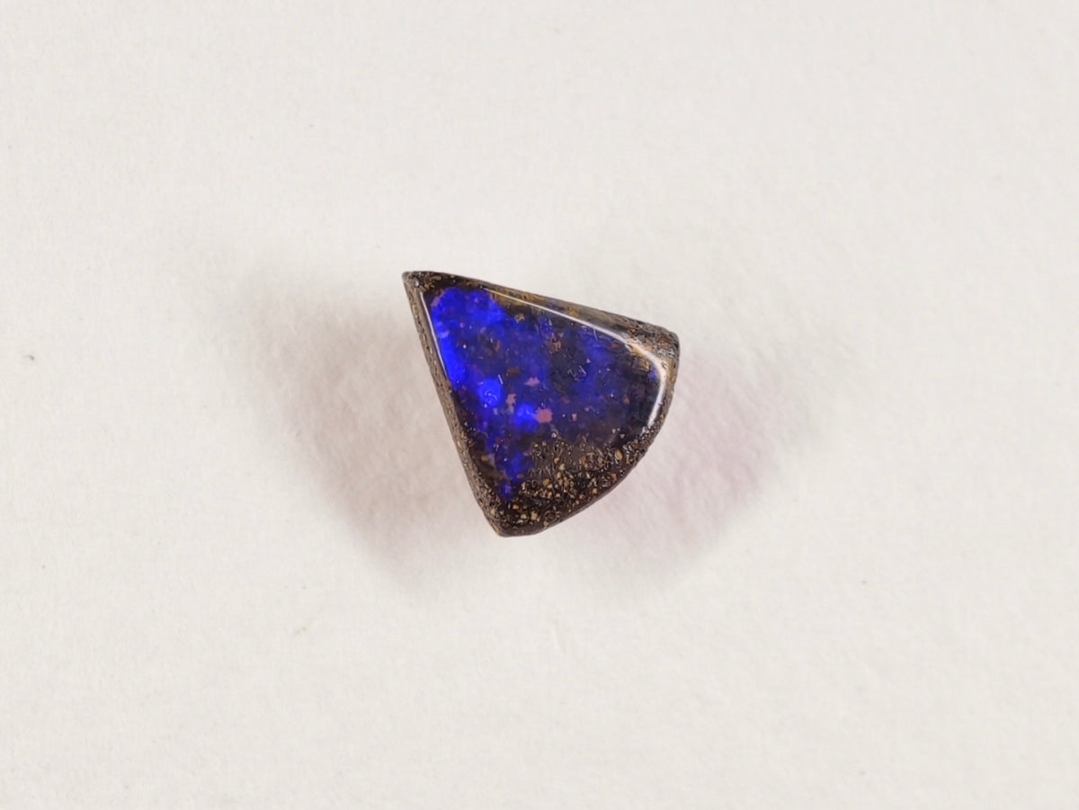 Opale boulder d’Australie — forme libre — 1,1 ct