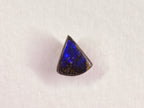 Opale boulder 0247 : bleu bordé de matrice brune mouchetée