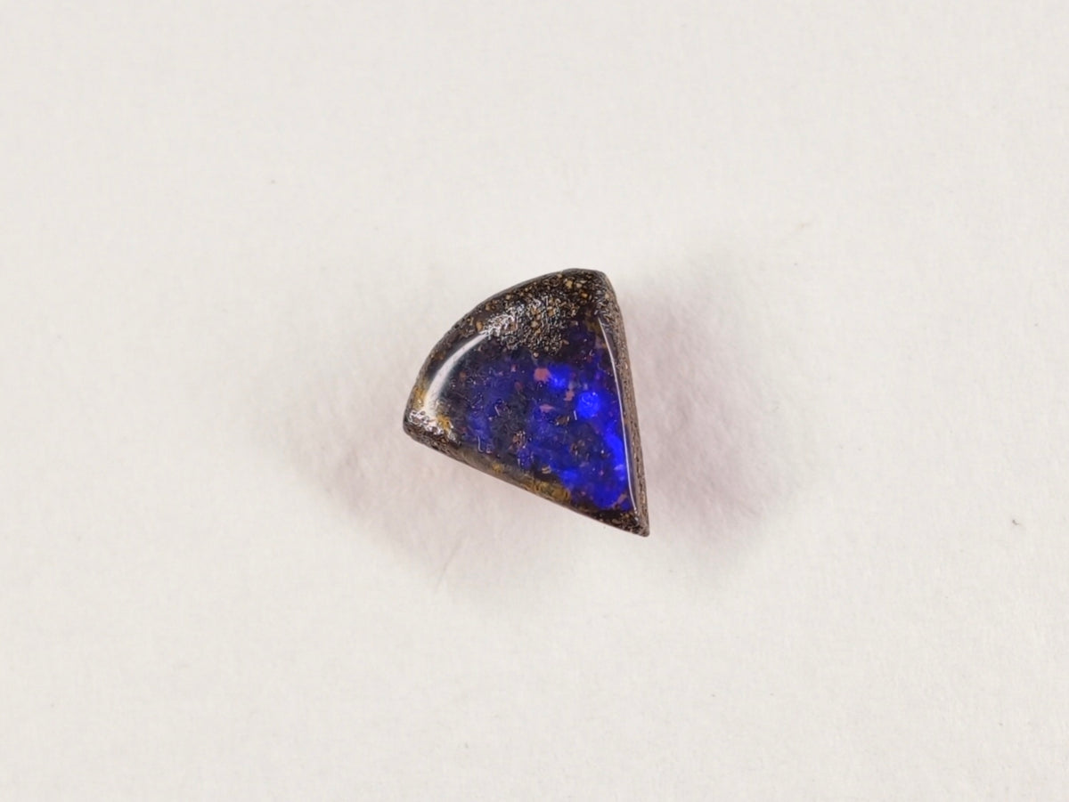 Opale boulder d’Australie — forme libre — 1,1 ct