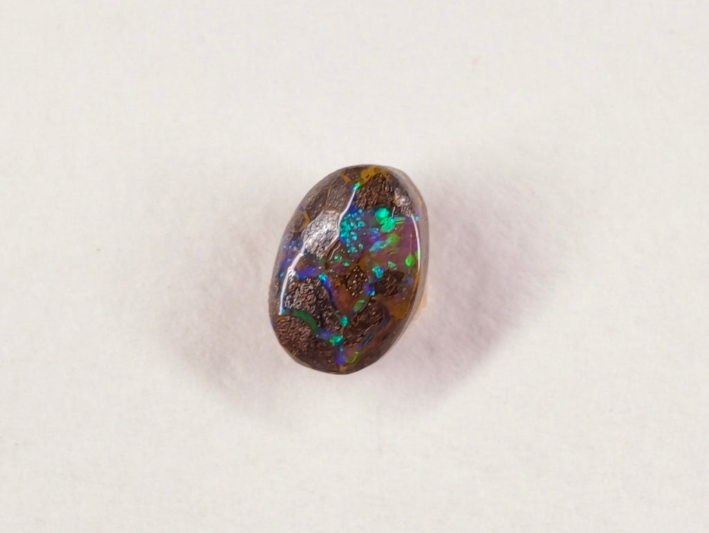 Opale boulder d’Australie — ovale — 1,3 ct
