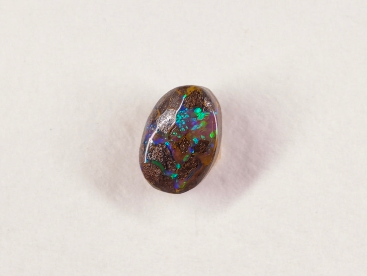 Opale boulder d’Australie — ovale — 1,3 ct