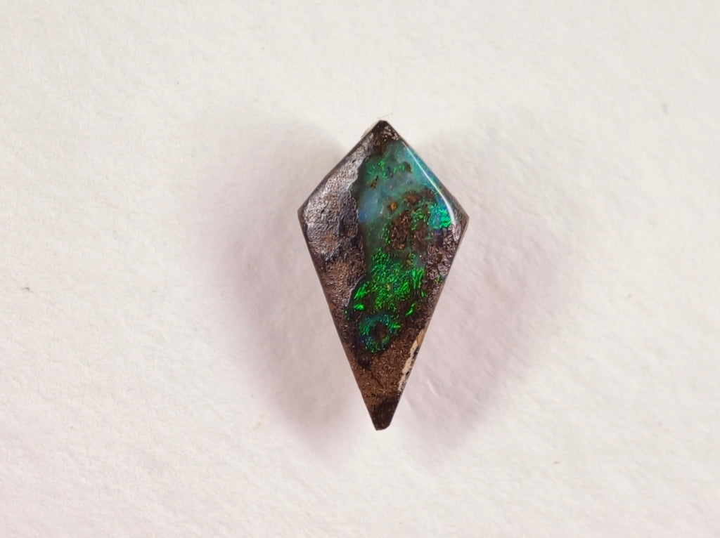 Opale boulder d’Australie — ovale — 4,9 ct