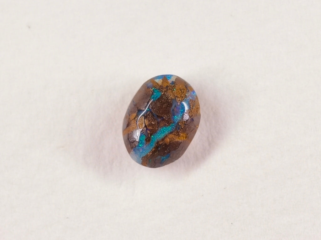 Opale boulder d’Australie — ovale — 7,8 × 6 × 2,9 mm