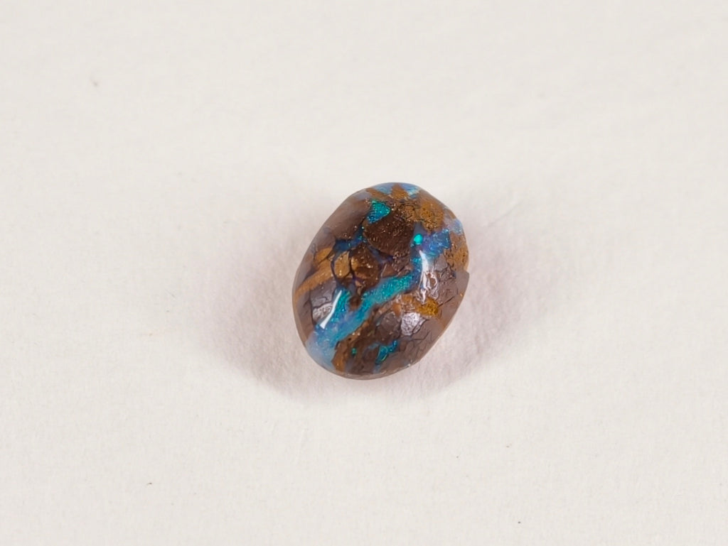 Opale boulder d’Australie — ovale — 7,8 × 6 × 2,9 mm