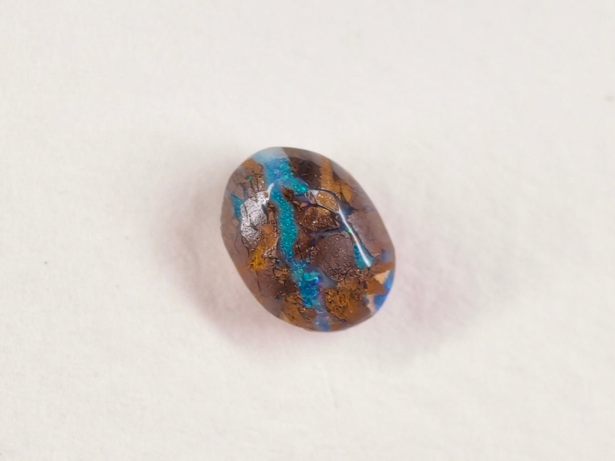 Opale boulder d’Australie — ovale — 7,8 × 6 × 2,9 mm