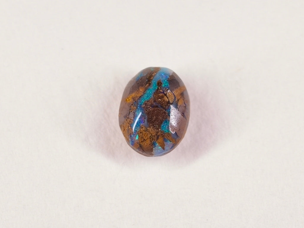 Opale boulder d’Australie — ovale — 7,8 × 6 × 2,9 mm