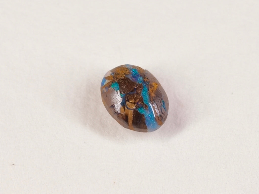 Opale boulder d’Australie — ovale — 7,8 × 6 × 2,9 mm
