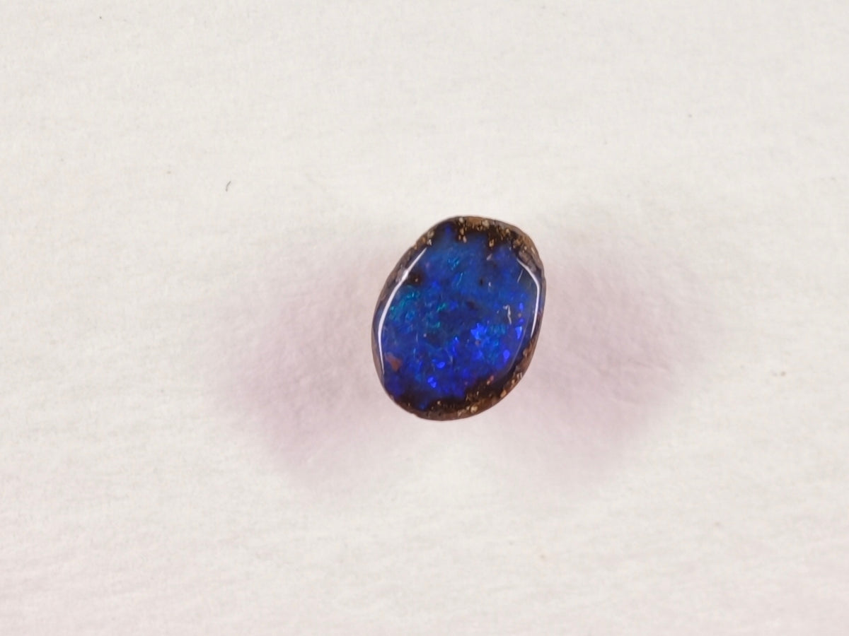Opale boulder d’Australie — ovale — 5,3 × 7 × 3 mm