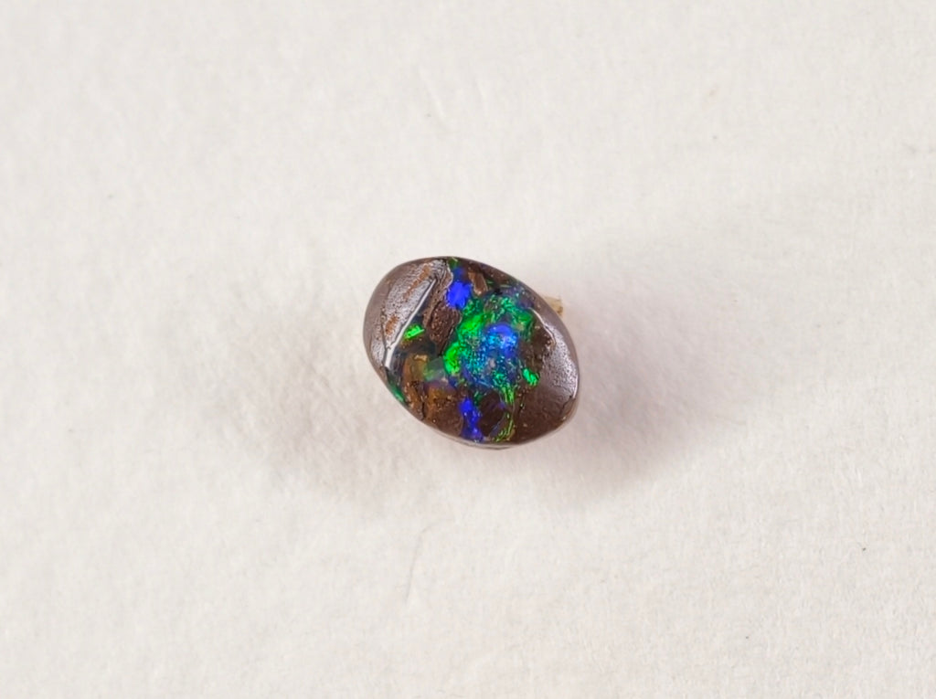 Opale boulder d’Australie — ovale — 0,4 ct