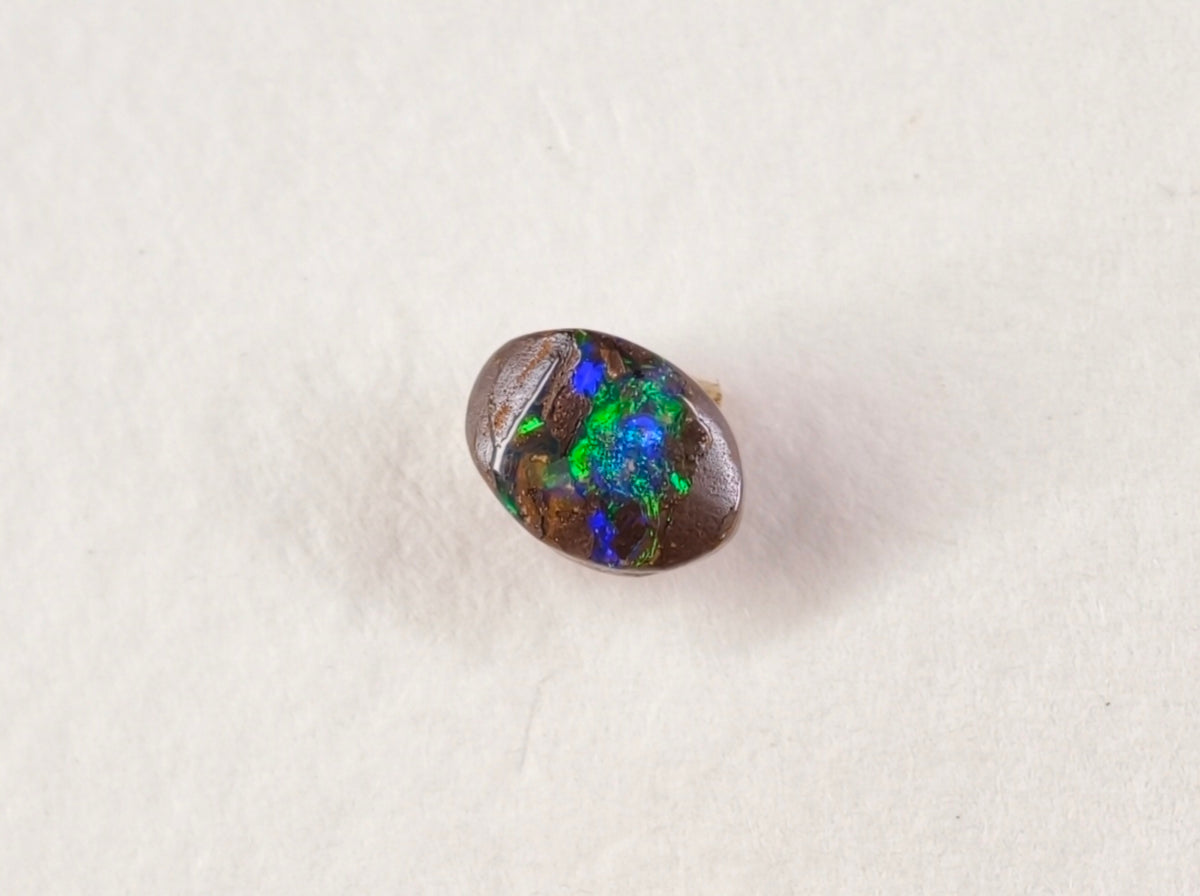 Opale boulder d’Australie — ovale — 0,4 ct