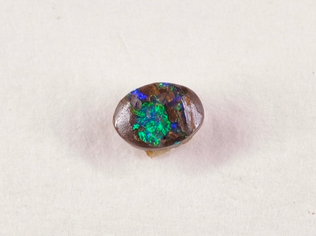 Opale boulder d’Australie — ovale — 0,4 ct