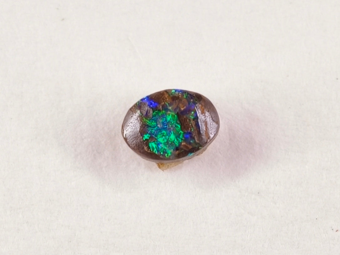 Opale boulder d’Australie — ovale — 0,4 ct