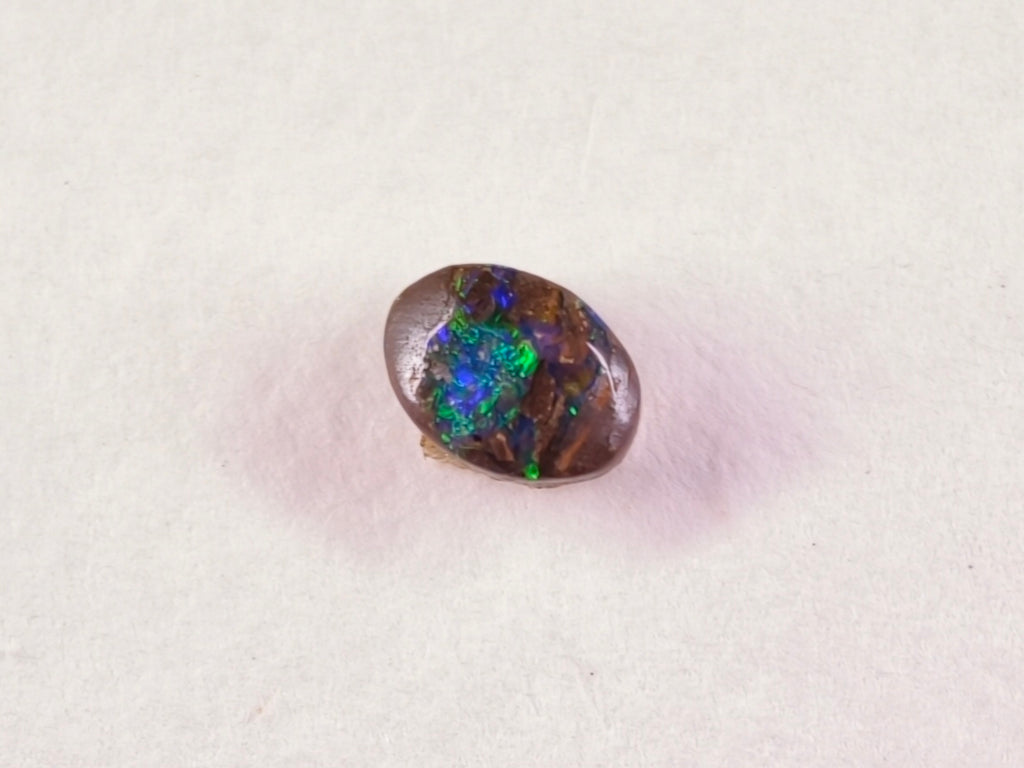 Opale boulder d’Australie — ovale — 0,4 ct