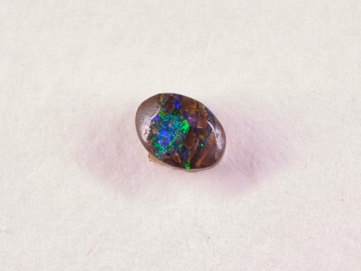 Opale boulder d’Australie — ovale — 0,4 ct