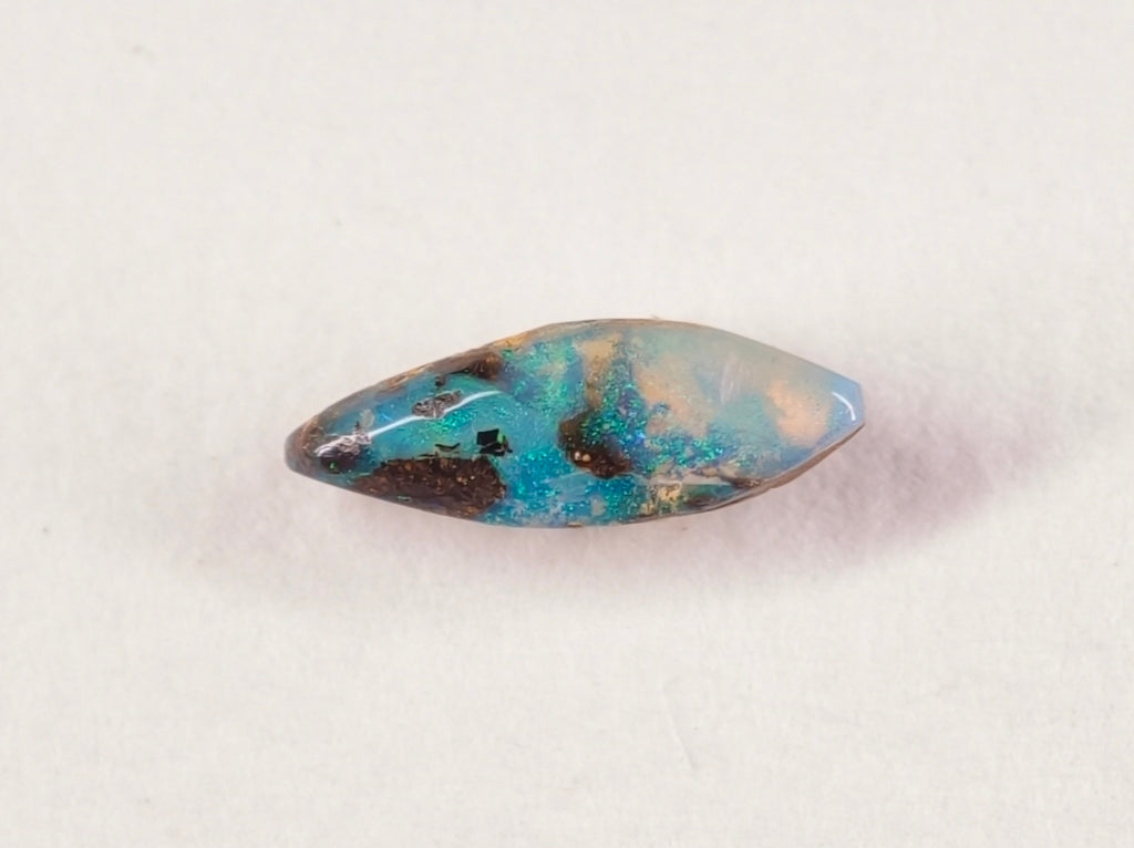 Opale boulder d’Australie — marquise — 0,8 ct