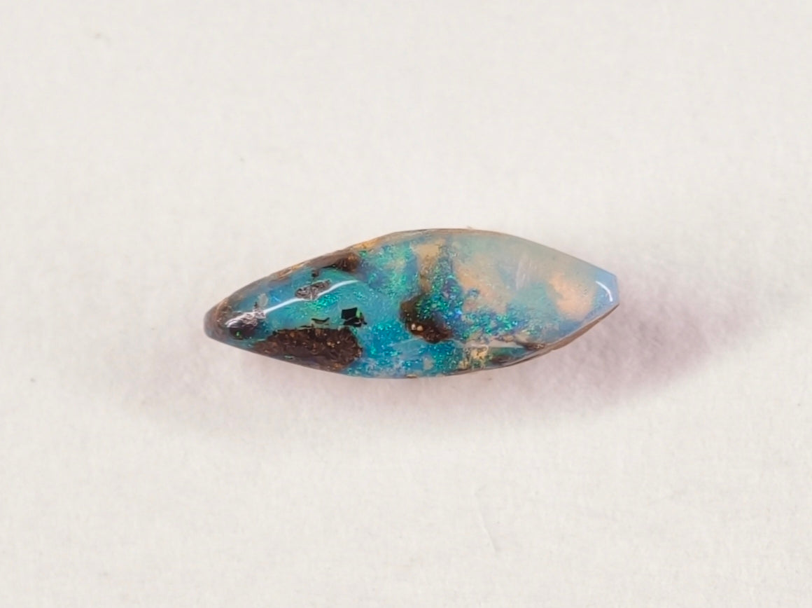 Opale boulder d’Australie — marquise — 0,8 ct