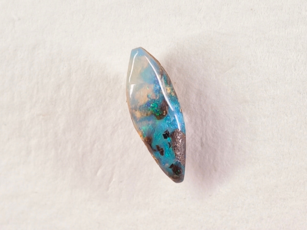 Opale boulder d’Australie — marquise — 0,8 ct