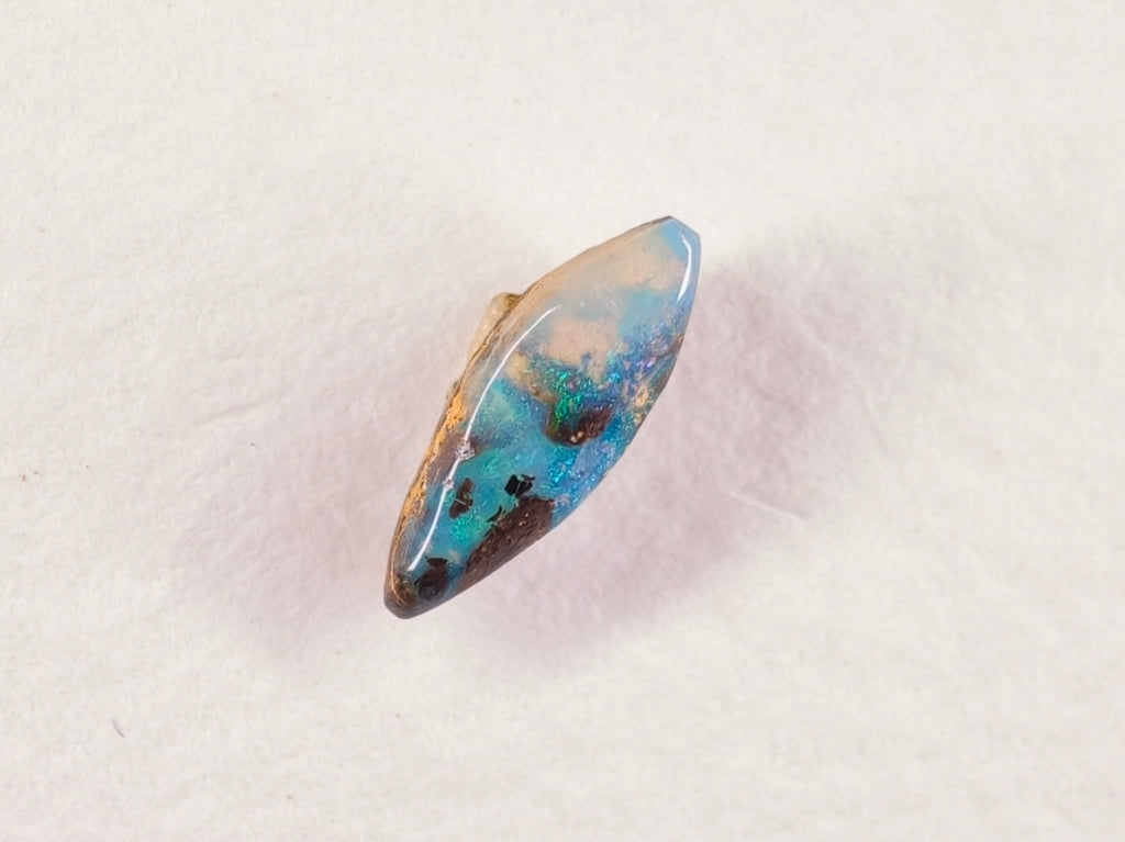 Opale boulder d’Australie — marquise — 0,8 ct