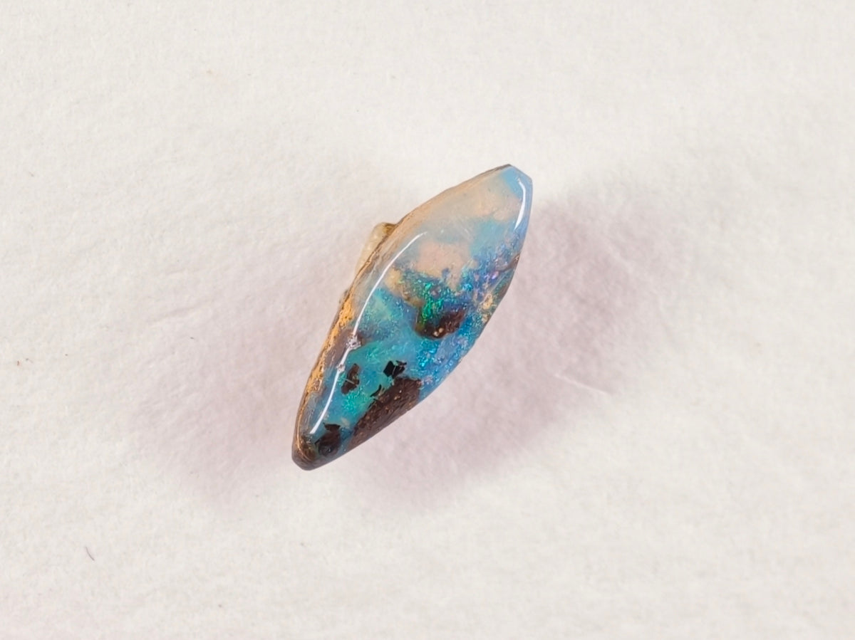 Opale boulder d’Australie — marquise — 0,8 ct