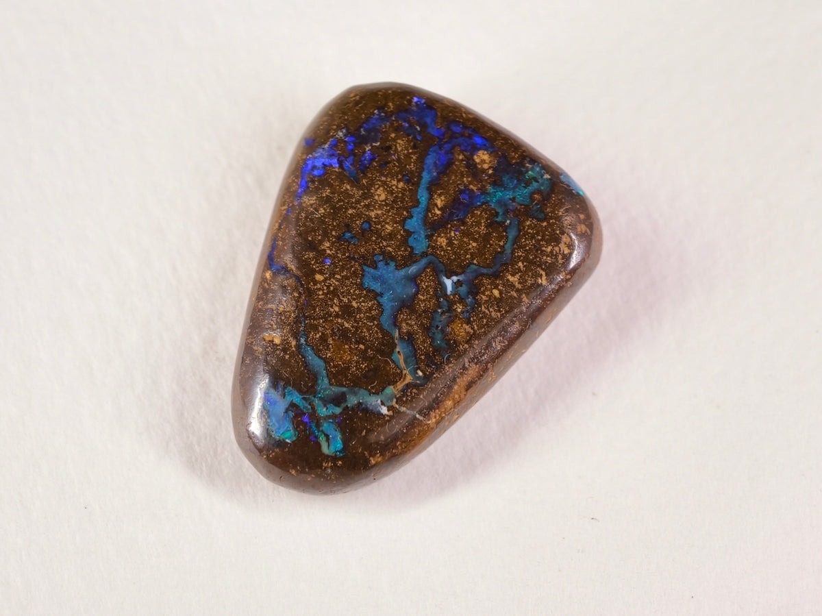 Opale boulder d’Australie — forme libre — 34 ct