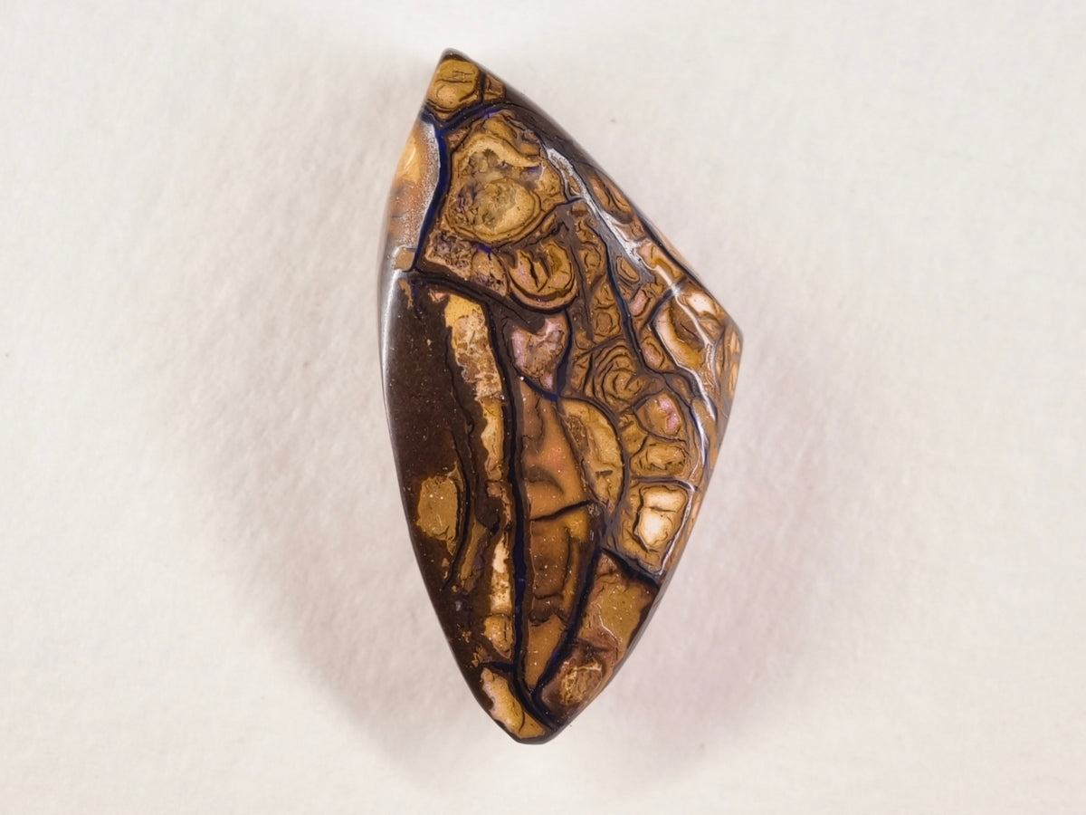 Opale boulder d’Australie — forme libre — violet — 28 ct