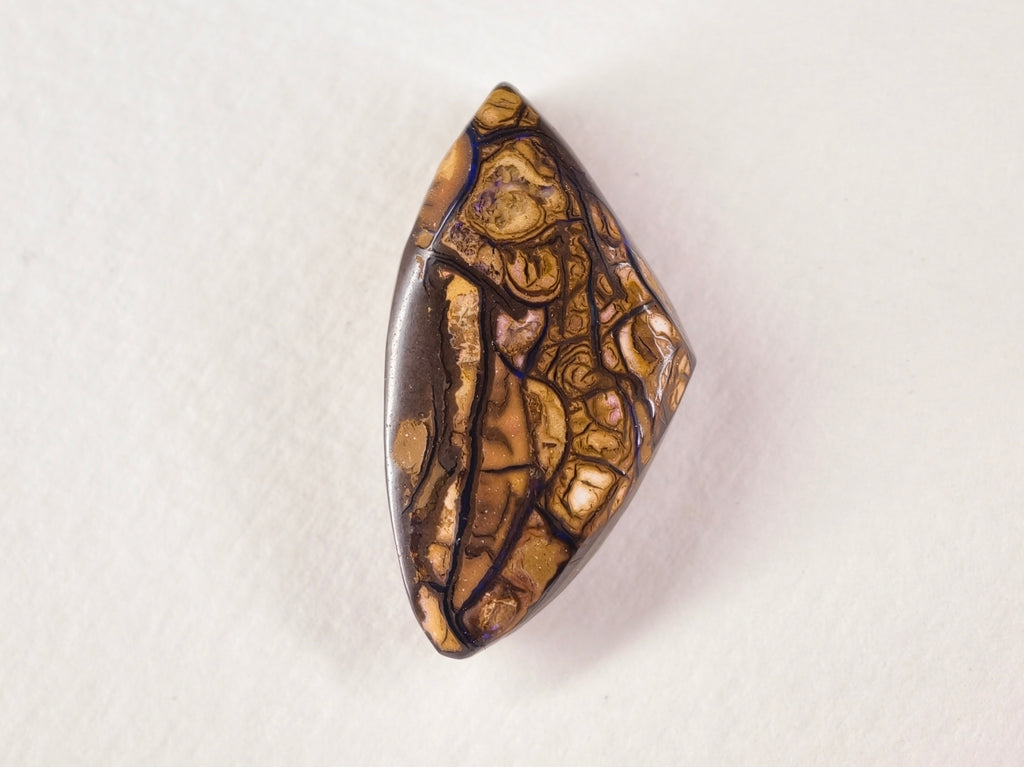 Opale boulder d’Australie — forme libre — violet — 28 ct