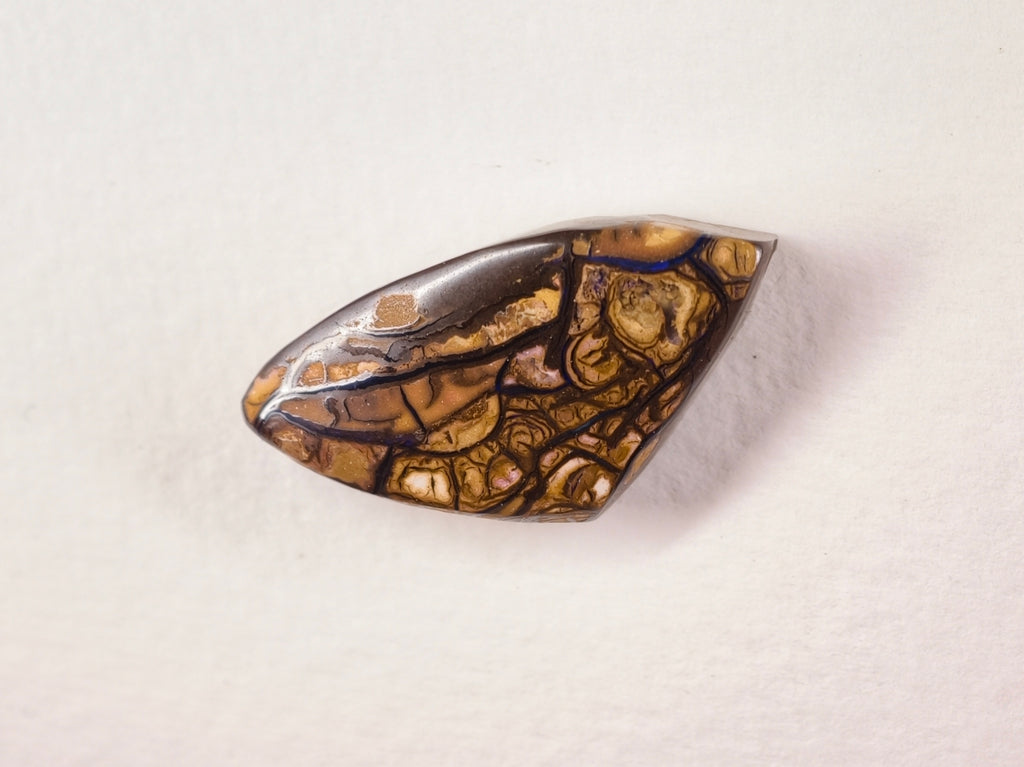 Opale boulder d’Australie — forme libre — violet — 28 ct