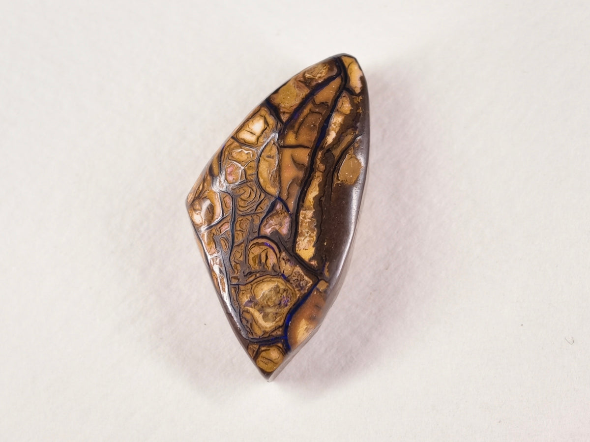 Opale boulder d’Australie — forme libre — violet — 28 ct